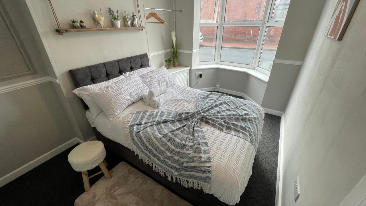 Spacious 6 Bed Home Near City & Albion Stadium Perfect For Contractors! برمنغهام المظهر الخارجي الصورة