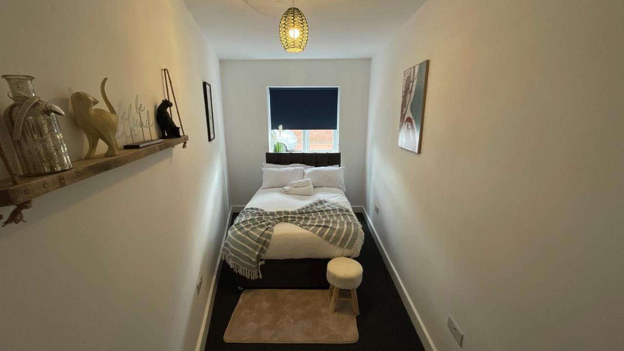 Spacious 6 Bed Home Near City & Albion Stadium Perfect For Contractors! برمنغهام المظهر الخارجي الصورة