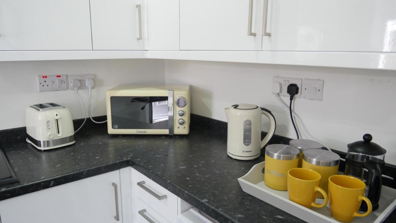 Spacious 6 Bed Home Near City & Albion Stadium Perfect For Contractors! برمنغهام المظهر الخارجي الصورة