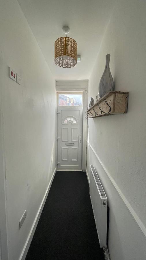 Spacious 6 Bed Home Near City & Albion Stadium Perfect For Contractors! برمنغهام المظهر الخارجي الصورة